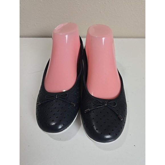 Clarks Collection Gracelin Lea Black Perforated Slip On Ballet Flats Womens SZ 7 - Picture 2 of 10